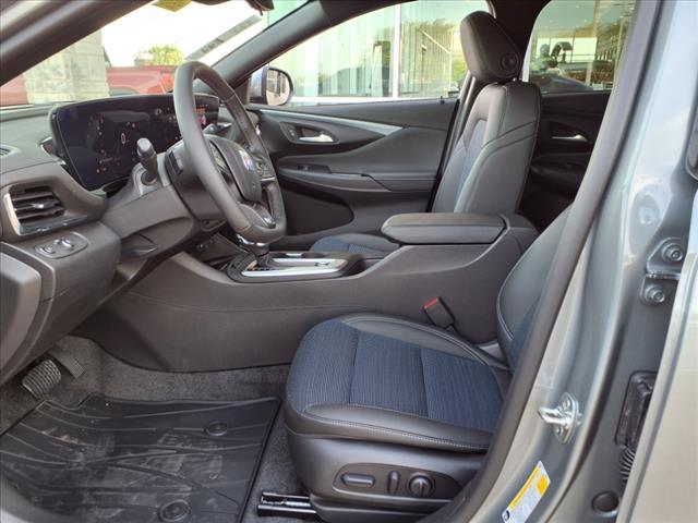 new 2025 Buick Envista car, priced at $28,075