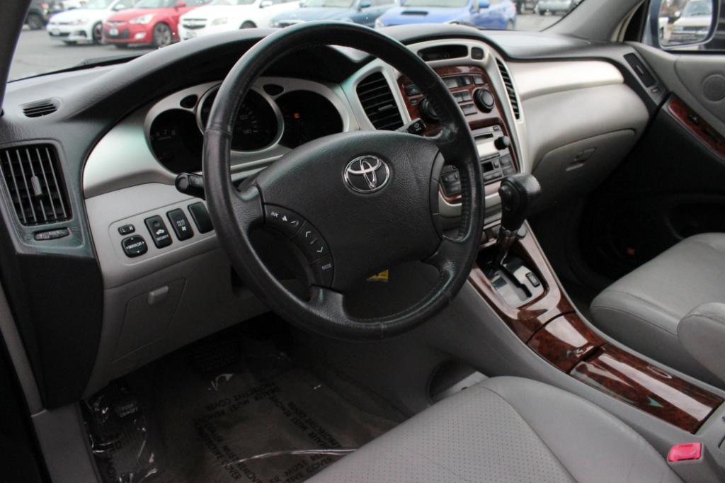 used 2004 Toyota Highlander car, priced at $5,988