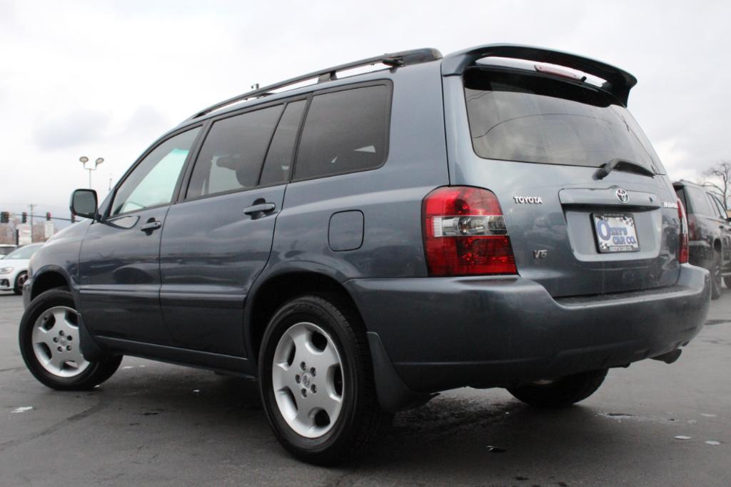 used 2004 Toyota Highlander car, priced at $5,988