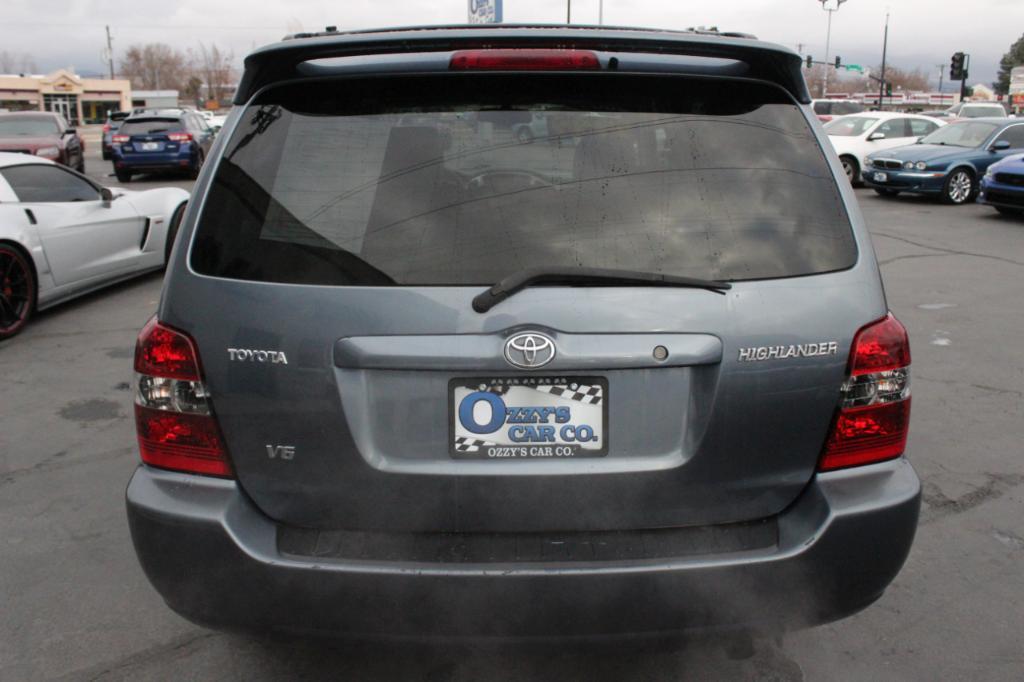 used 2004 Toyota Highlander car, priced at $5,988