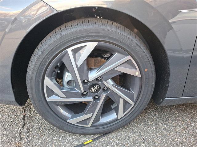 new 2025 Hyundai Elantra car, priced at $27,118