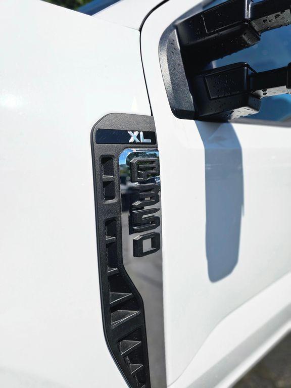 new 2025 Ford F-350 car, priced at $51,295