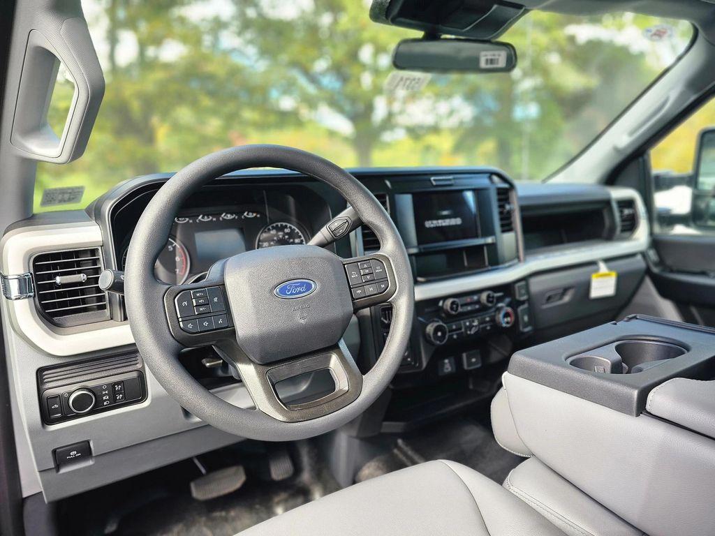new 2025 Ford F-350 car, priced at $51,295