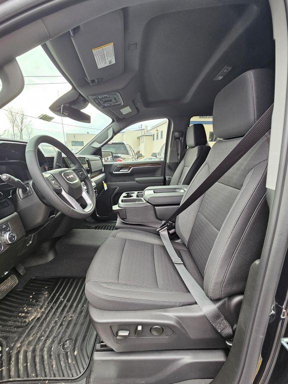 new 2025 GMC Sierra 1500 car, priced at $55,640