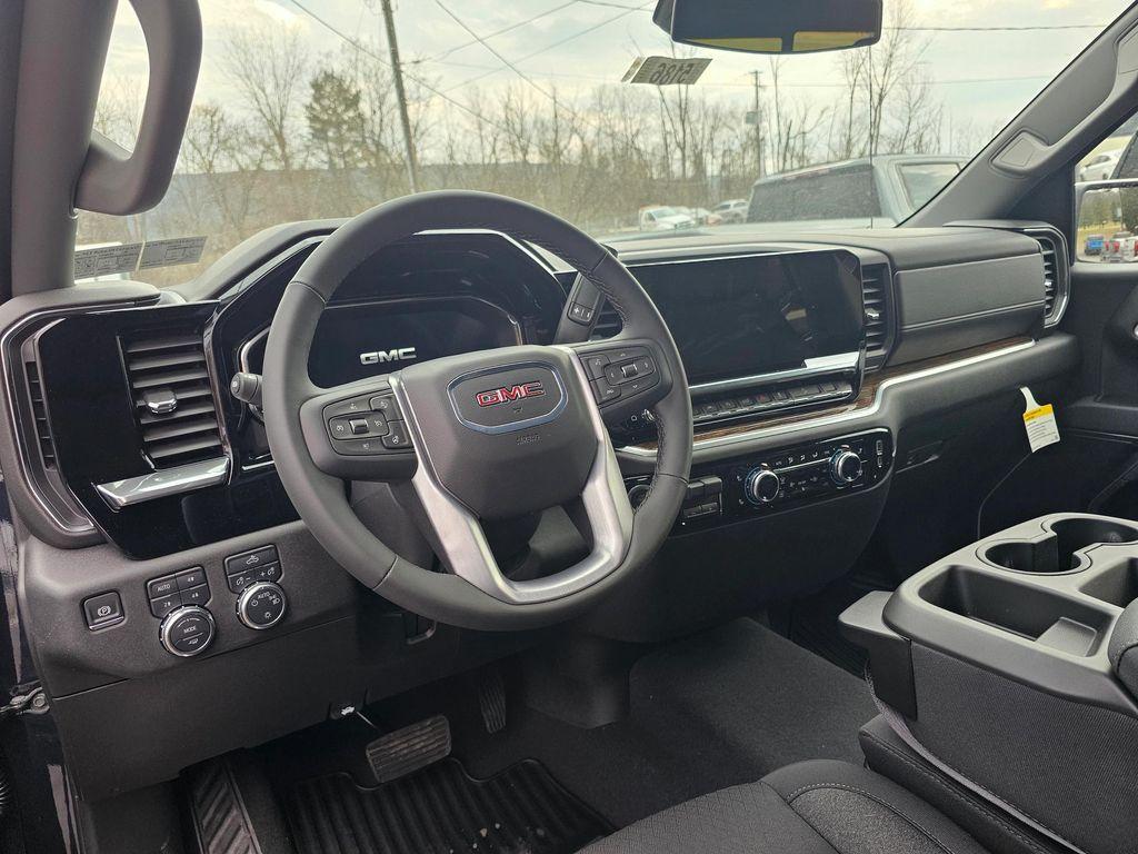 new 2025 GMC Sierra 1500 car, priced at $55,640