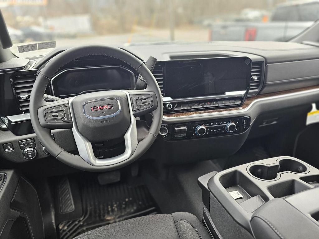 new 2025 GMC Sierra 1500 car, priced at $55,640