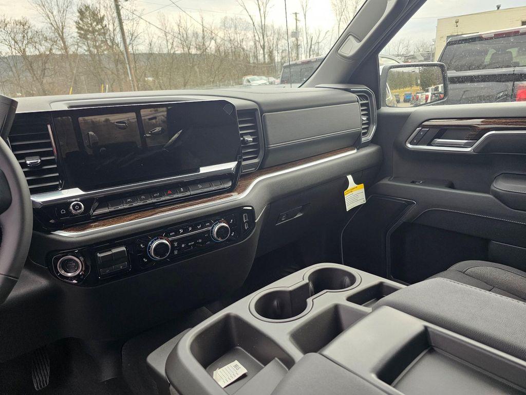 new 2025 GMC Sierra 1500 car, priced at $55,640