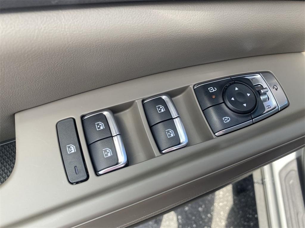 new 2025 Kia Carnival Hybrid car, priced at $44,790
