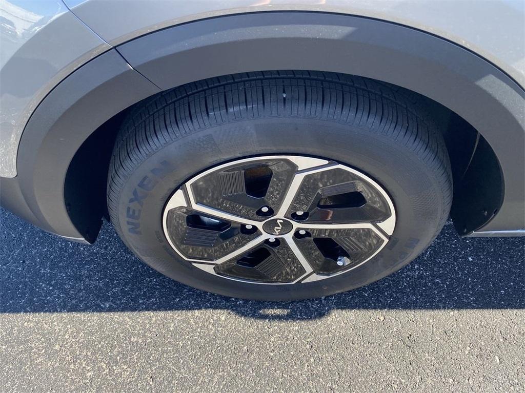 new 2025 Kia Niro car, priced at $27,945