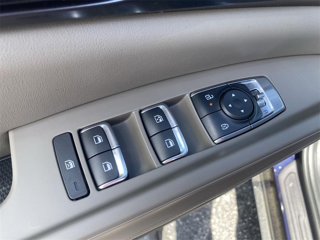 new 2025 Kia Carnival car, priced at $40,030