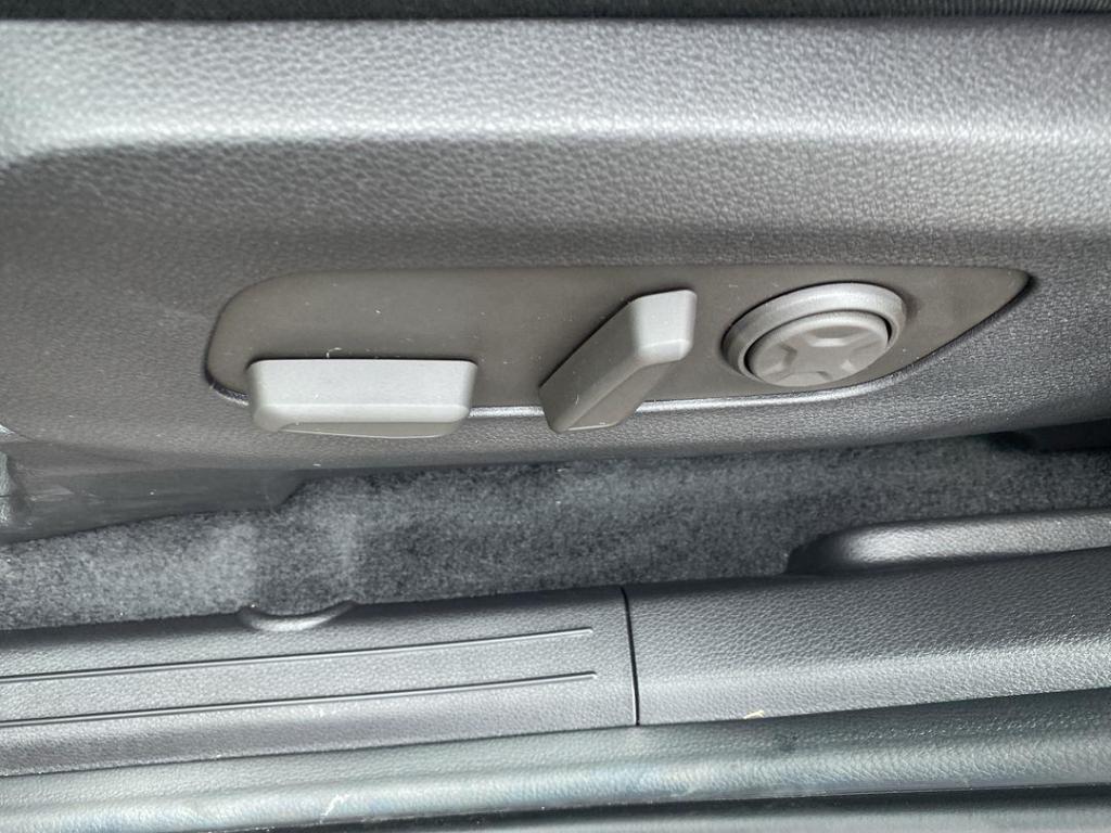 new 2026 Kia Carnival Hybrid car, priced at $45,358