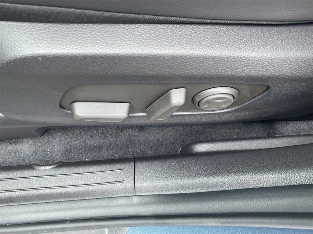new 2025 Kia Carnival car, priced at $52,250
