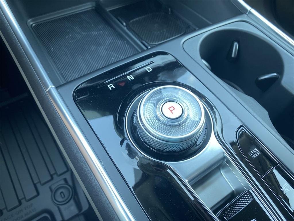 new 2025 Kia Carnival Hybrid car, priced at $44,749