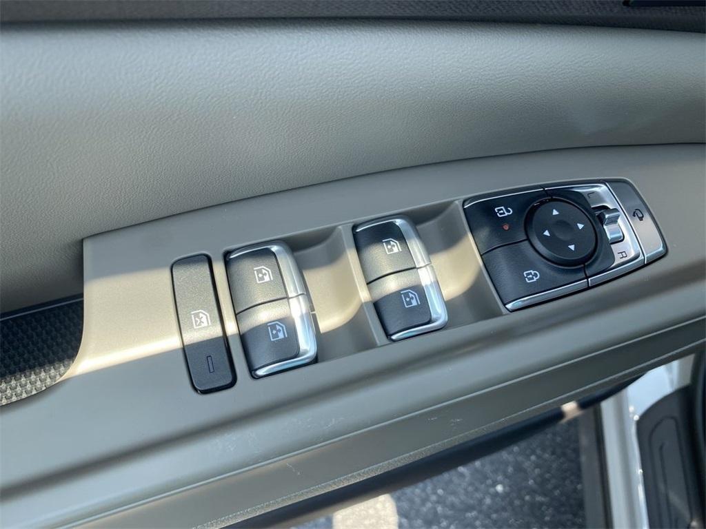 new 2025 Kia Carnival Hybrid car, priced at $44,749