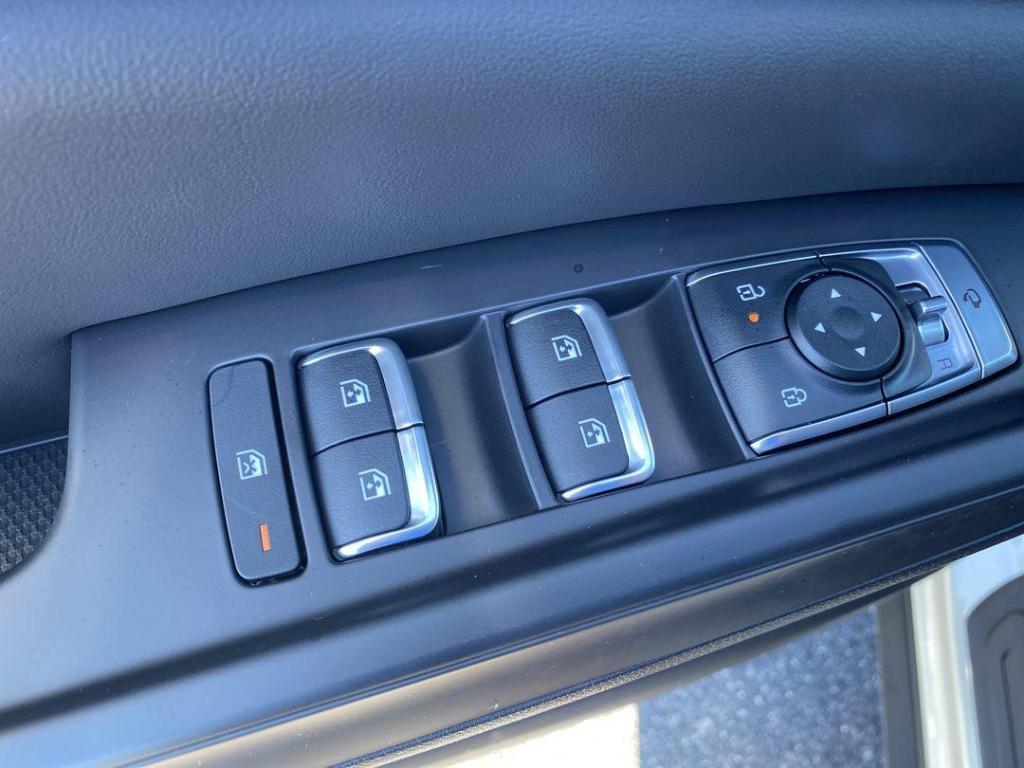 new 2026 Kia Carnival Hybrid car