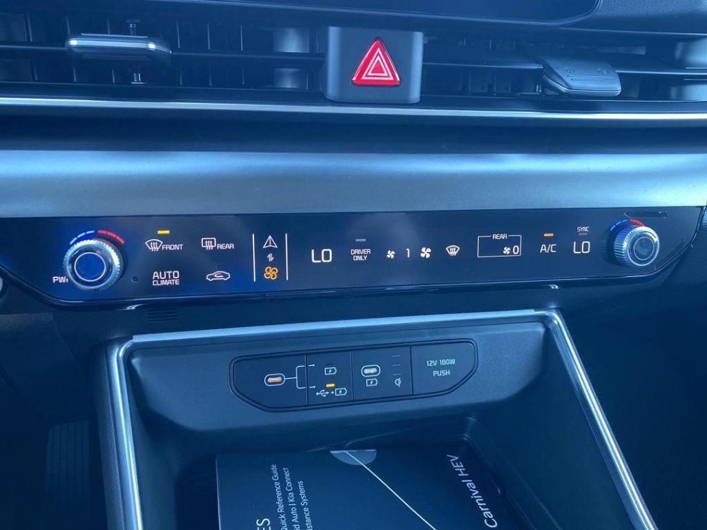 new 2026 Kia Carnival Hybrid car