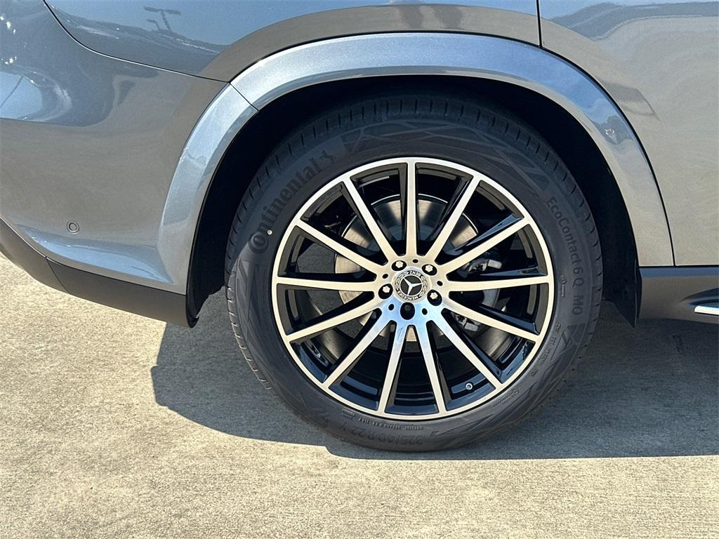 new 2026 Mercedes-Benz GLS 580 car, priced at $121,065