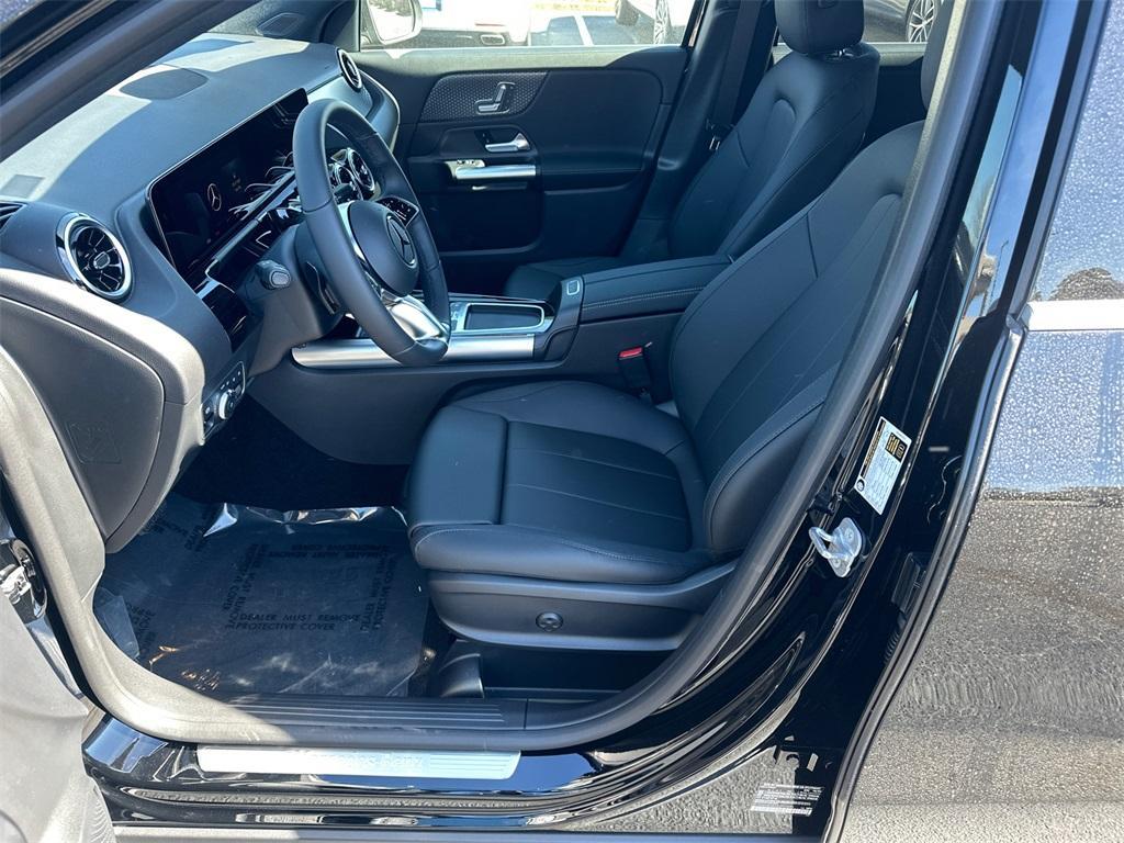 new 2025 Mercedes-Benz GLA 250 car, priced at $42,250