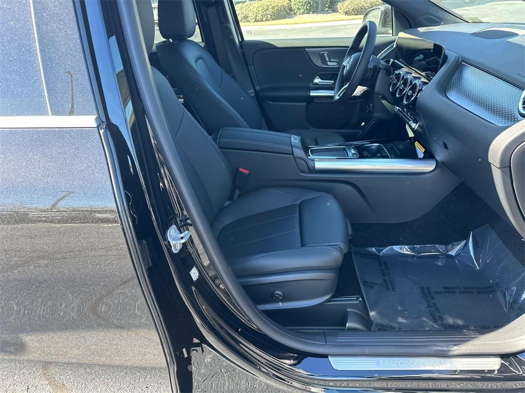 new 2025 Mercedes-Benz GLA 250 car, priced at $42,250