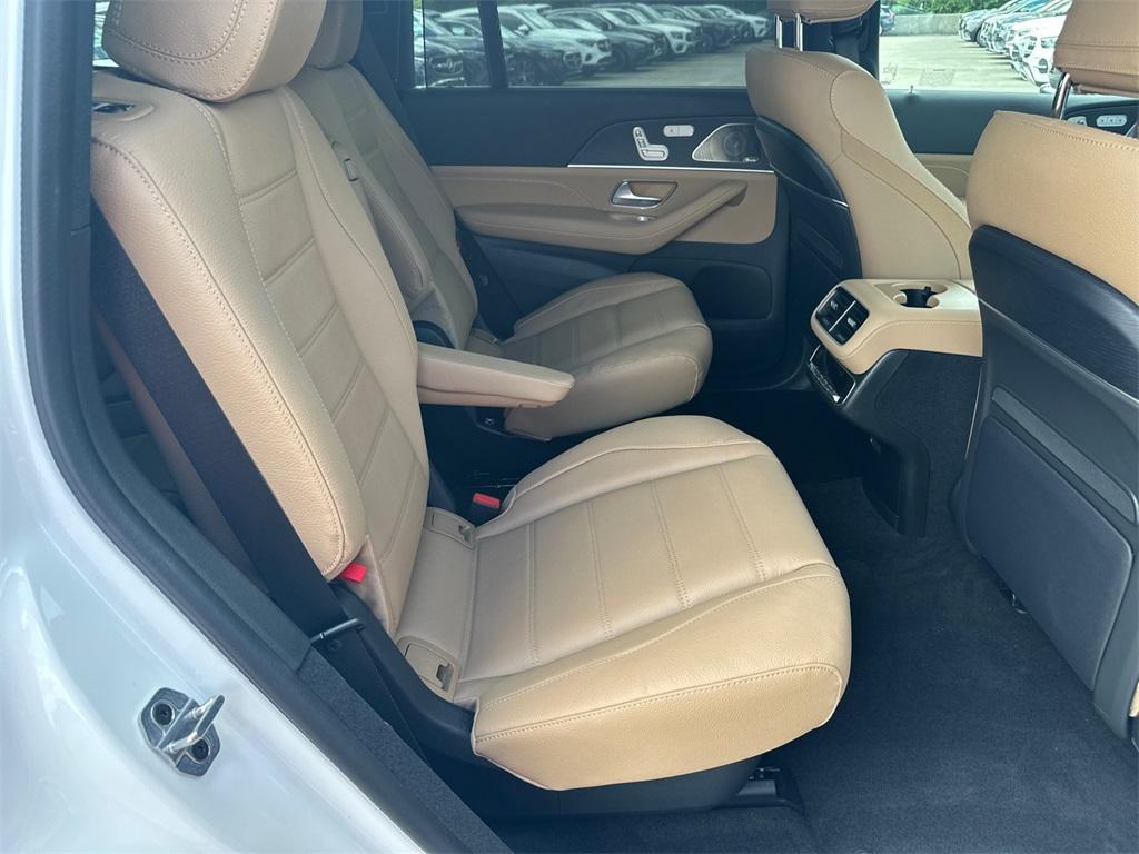 new 2025 Mercedes-Benz GLS 450 car, priced at $102,025