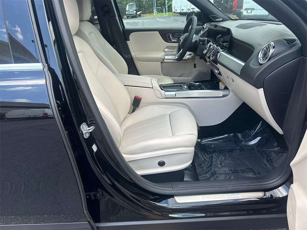 new 2025 Mercedes-Benz GLB 250 car, priced at $53,080