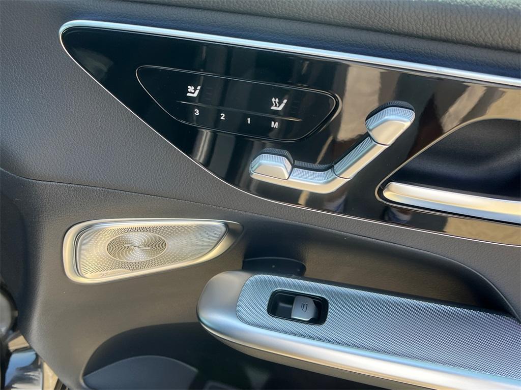 new 2025 Mercedes-Benz GLC 300 car, priced at $53,085
