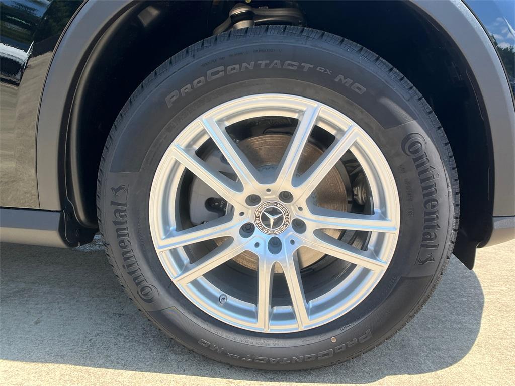 new 2025 Mercedes-Benz GLC 300 car, priced at $53,085
