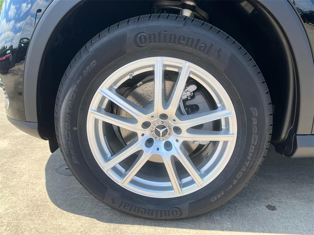 new 2025 Mercedes-Benz GLC 300 car, priced at $53,085