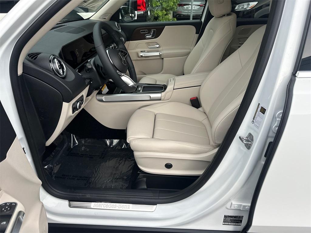 new 2025 Mercedes-Benz GLB 250 car, priced at $52,715