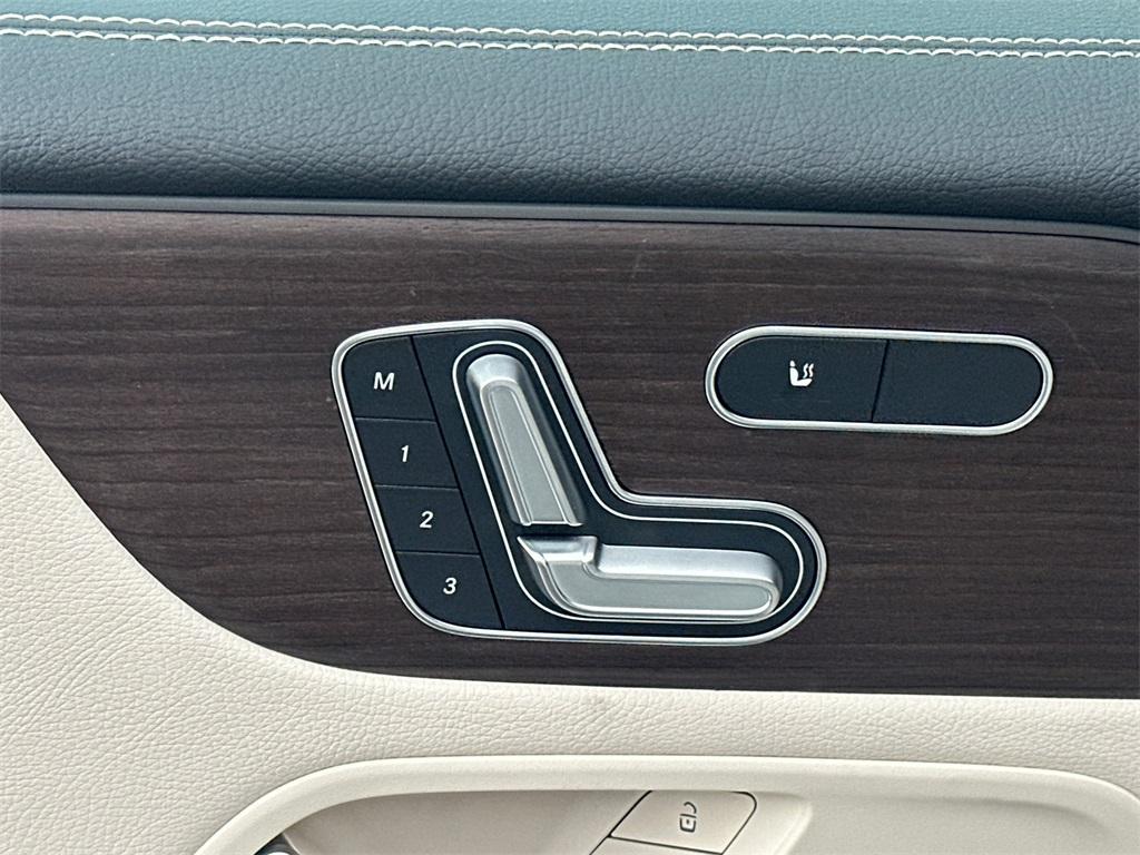 new 2025 Mercedes-Benz GLB 250 car, priced at $52,715