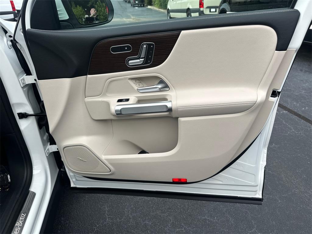 new 2025 Mercedes-Benz GLB 250 car, priced at $52,715