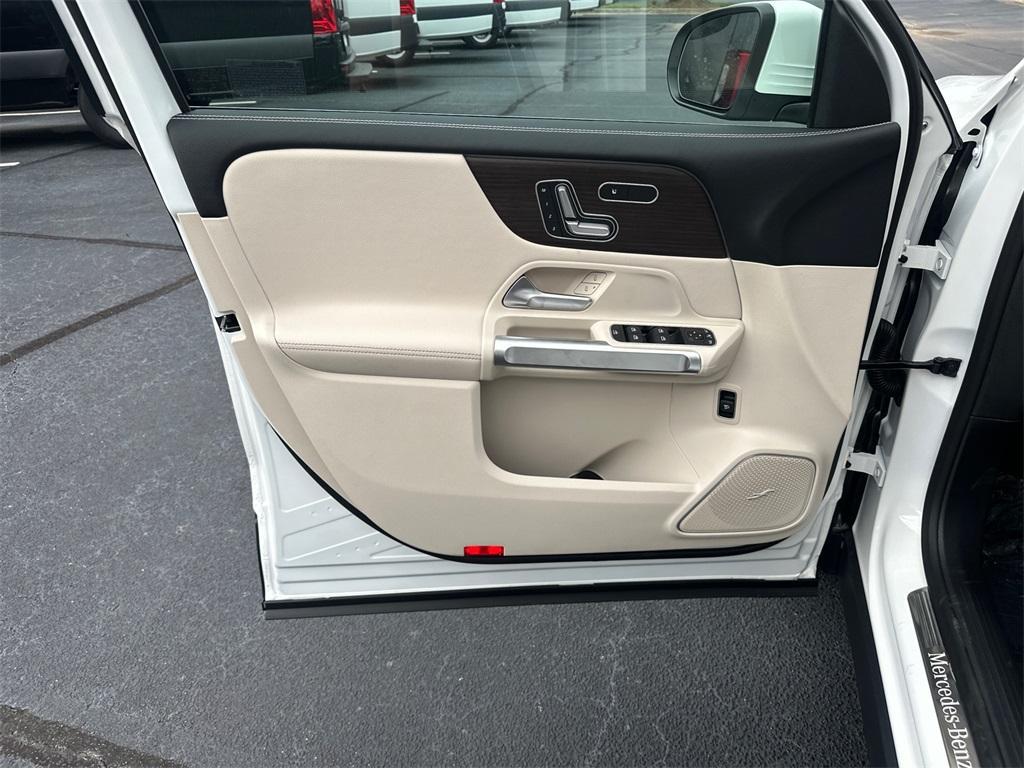 new 2025 Mercedes-Benz GLB 250 car, priced at $52,715