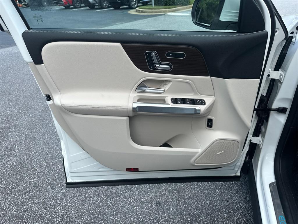 new 2025 Mercedes-Benz EQB 250 car, priced at $59,350