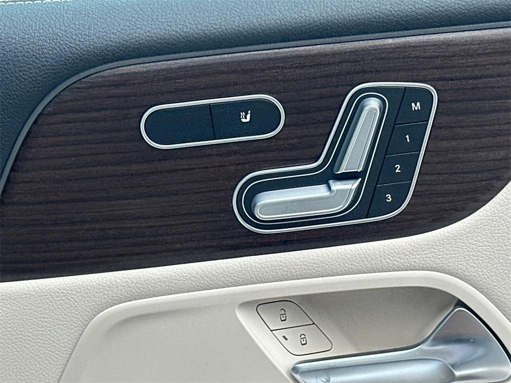 new 2025 Mercedes-Benz EQB 250 car, priced at $59,350