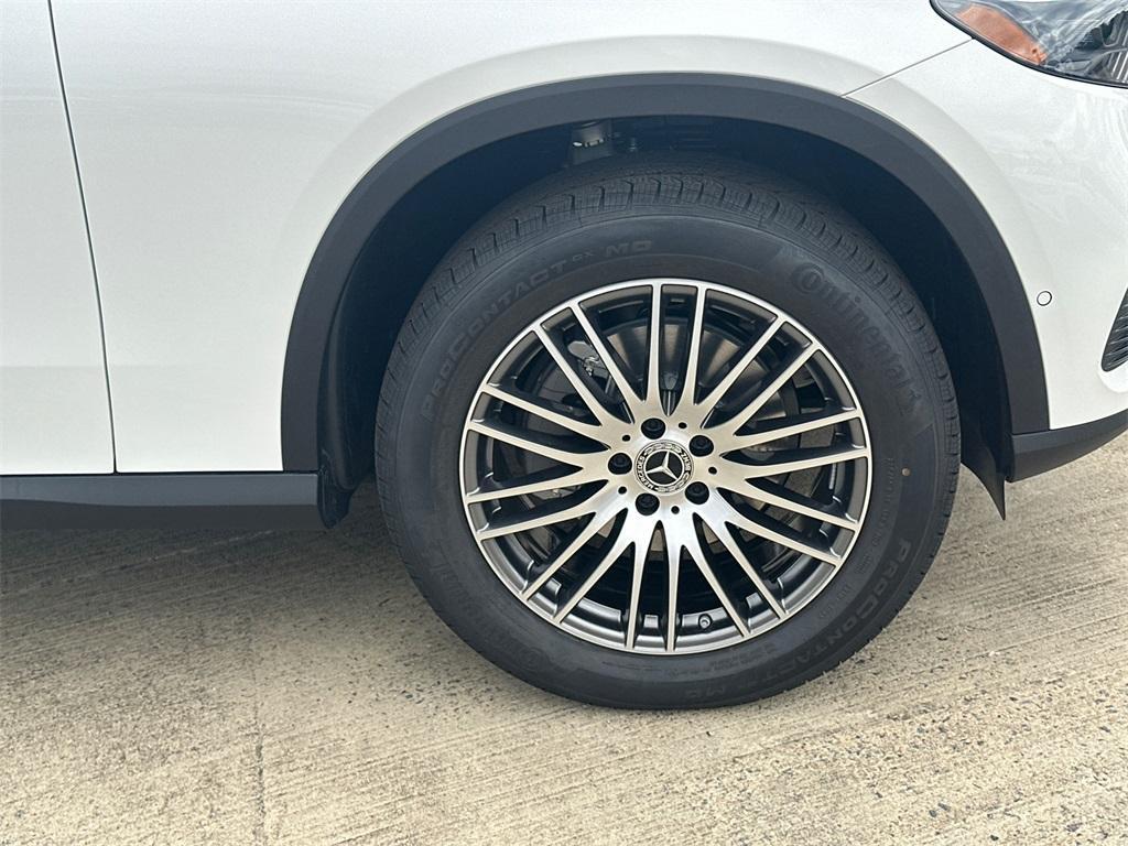 new 2026 Mercedes-Benz GLC 300 car, priced at $61,605