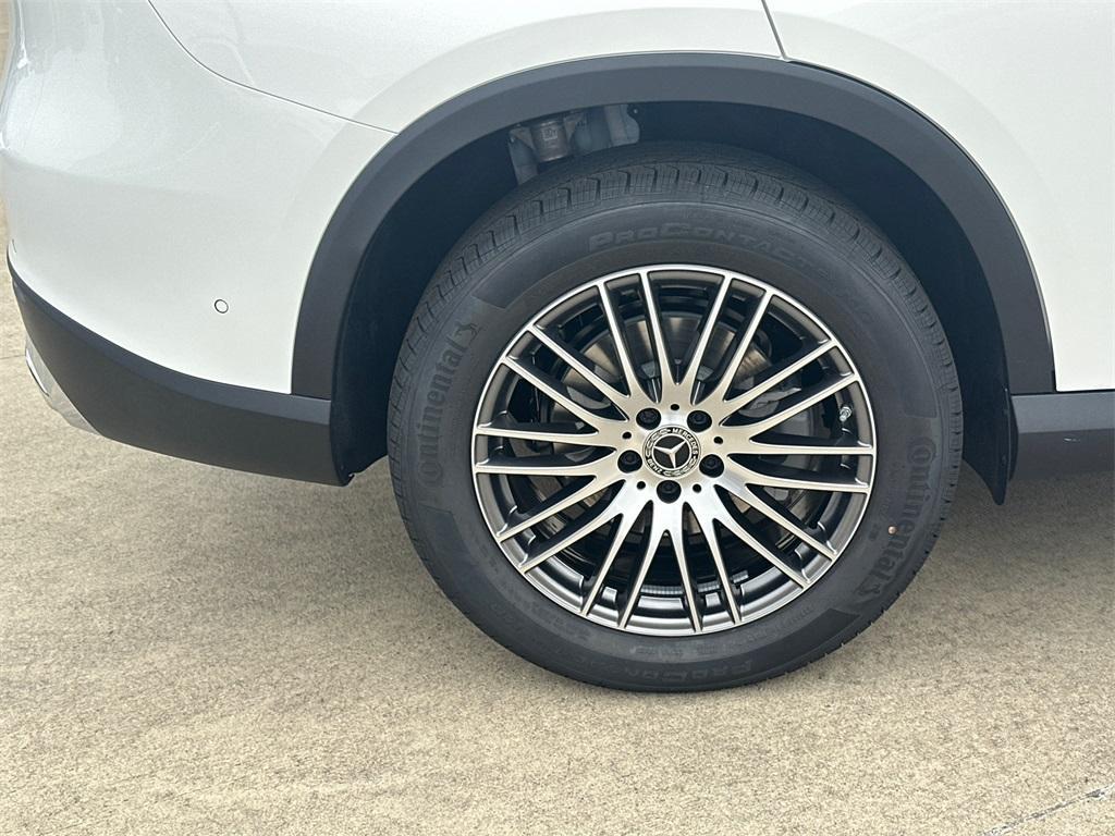 new 2026 Mercedes-Benz GLC 300 car, priced at $61,605