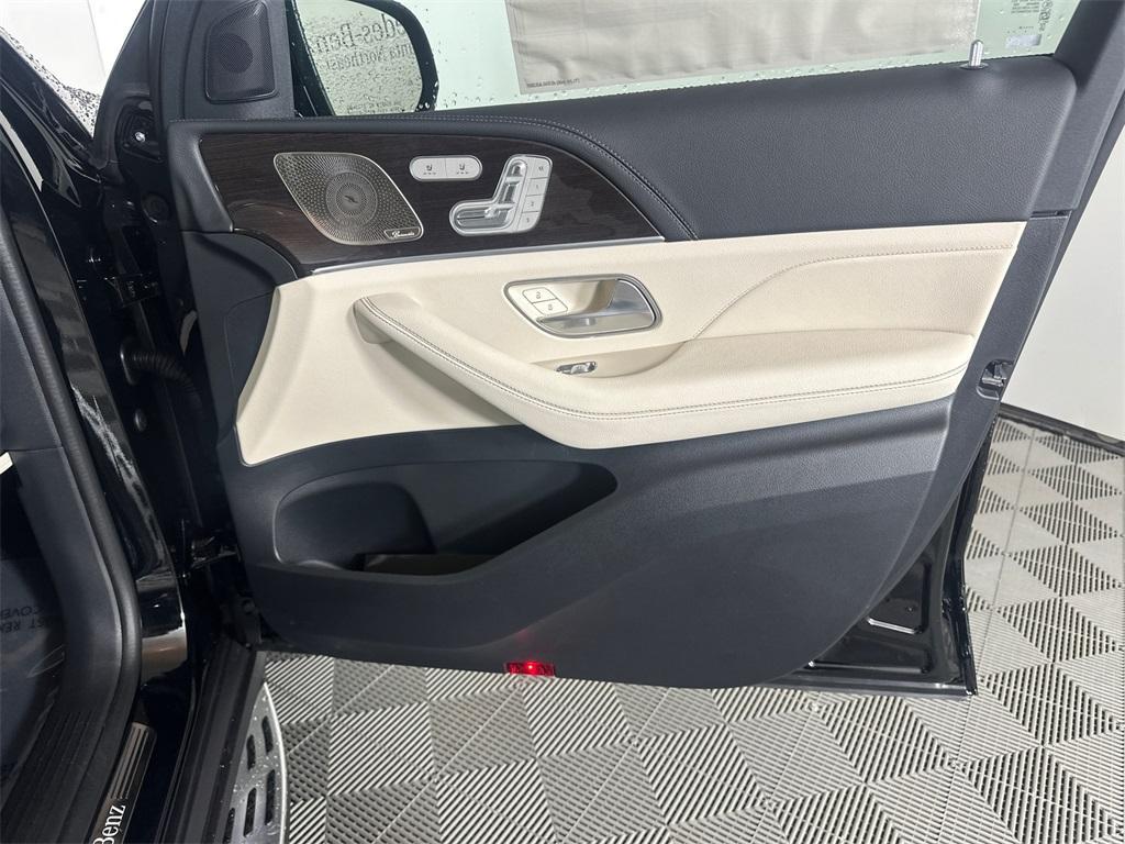 new 2025 Mercedes-Benz GLE 350 car, priced at $77,930