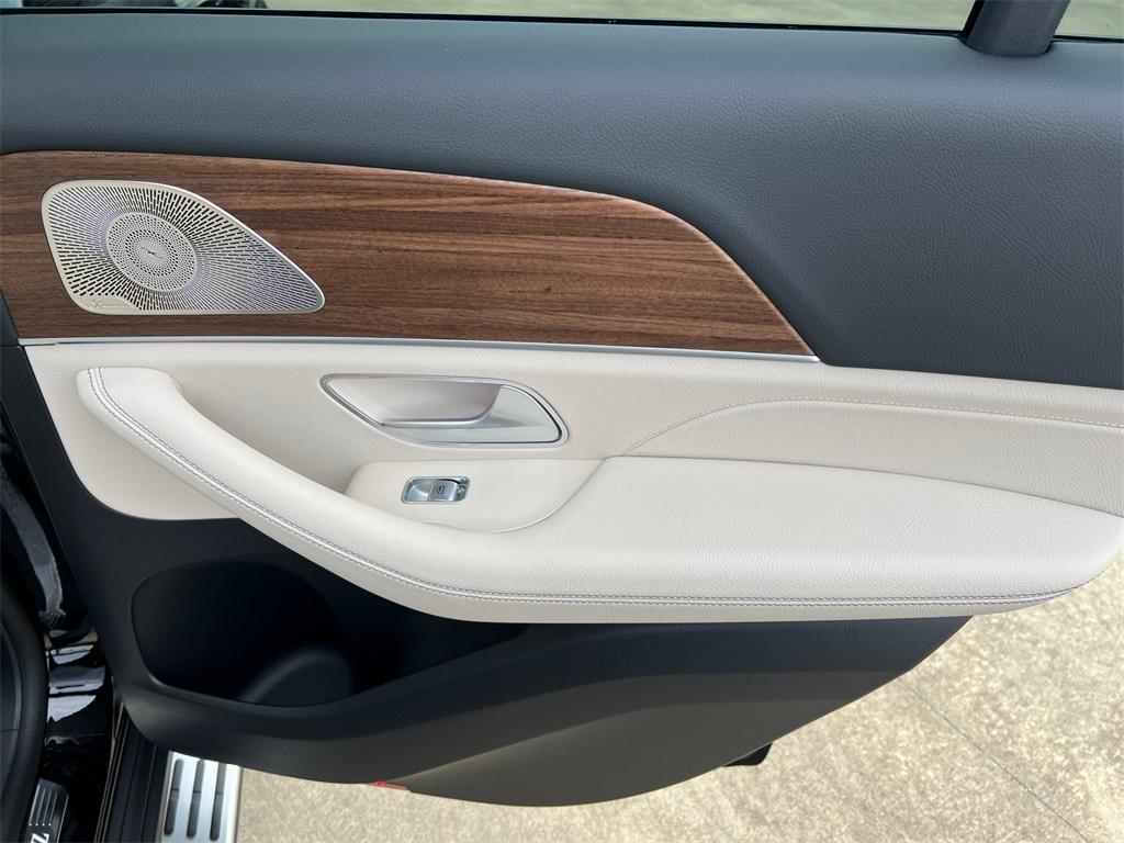 new 2026 Mercedes-Benz GLE 450 car, priced at $81,265