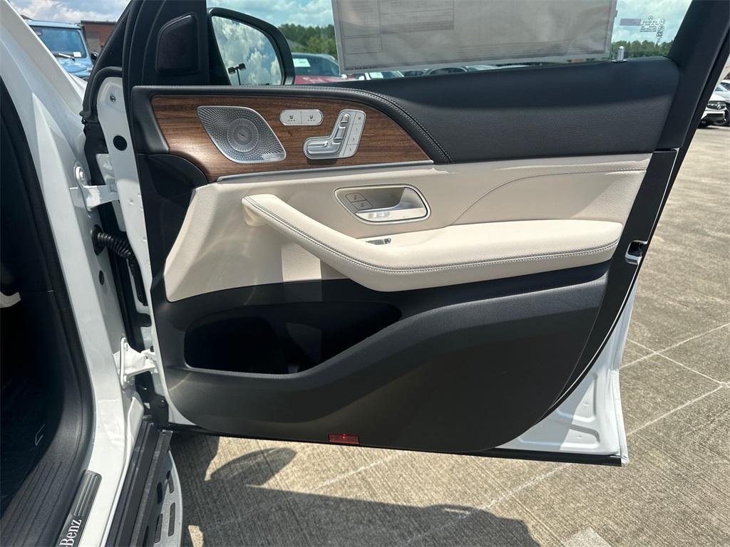 new 2025 Mercedes-Benz GLS 450 car, priced at $100,170