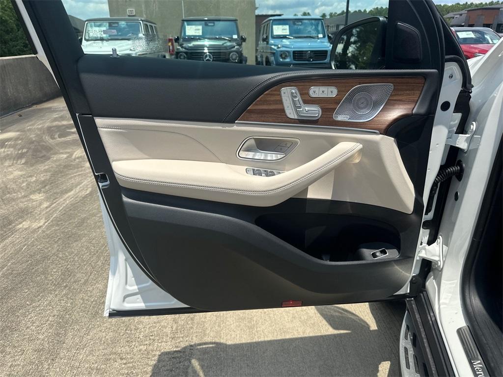 new 2025 Mercedes-Benz GLS 450 car, priced at $100,170