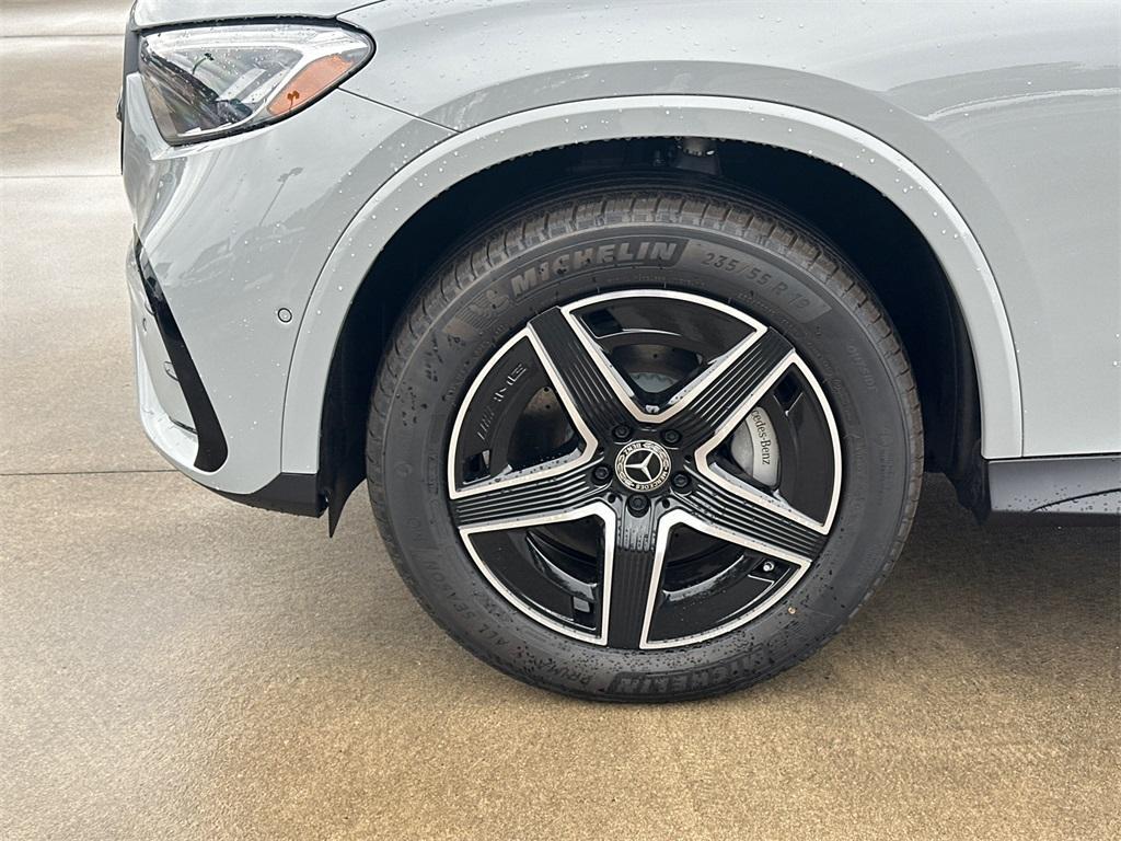 new 2025 Mercedes-Benz GLC 300 car, priced at $60,185