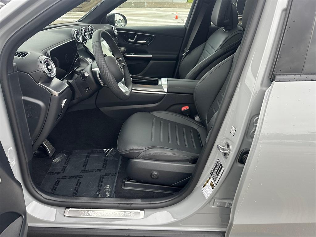 new 2025 Mercedes-Benz GLC 300 car, priced at $60,185