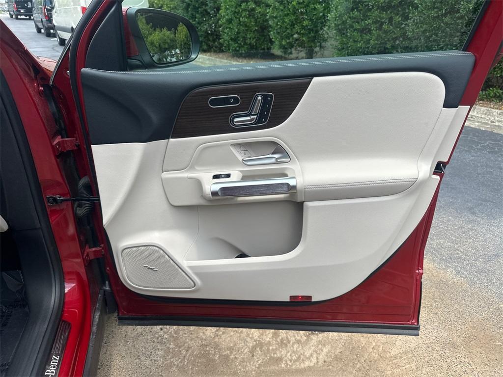 new 2025 Mercedes-Benz GLB 250 car, priced at $56,190