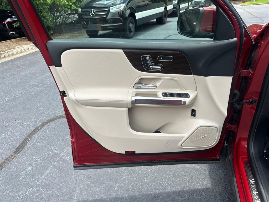 new 2025 Mercedes-Benz GLB 250 car, priced at $56,190