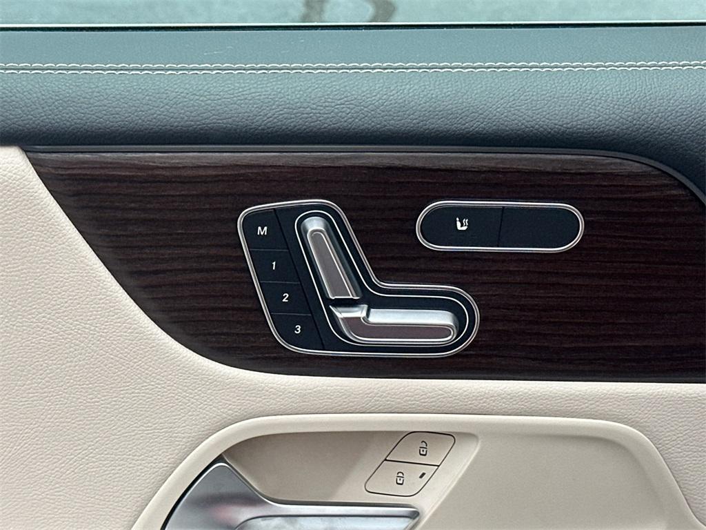 new 2025 Mercedes-Benz GLB 250 car, priced at $56,190