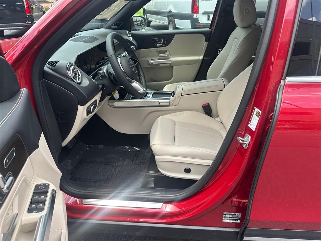 new 2025 Mercedes-Benz GLB 250 car, priced at $56,190