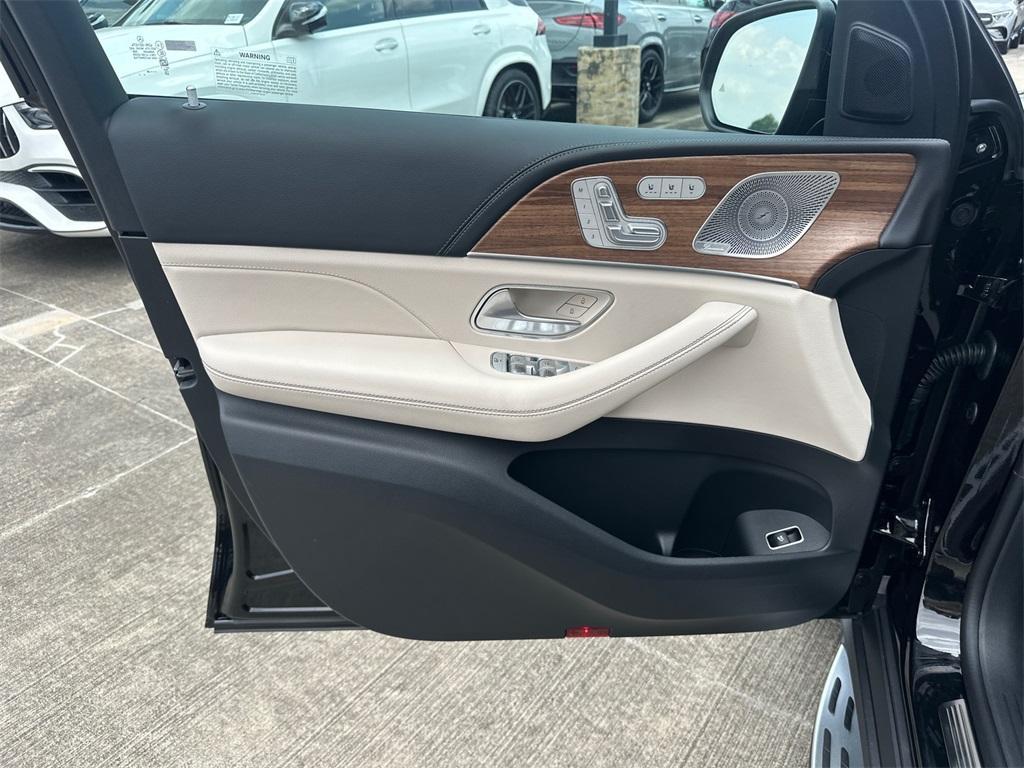 new 2025 Mercedes-Benz GLE 450 car, priced at $85,950