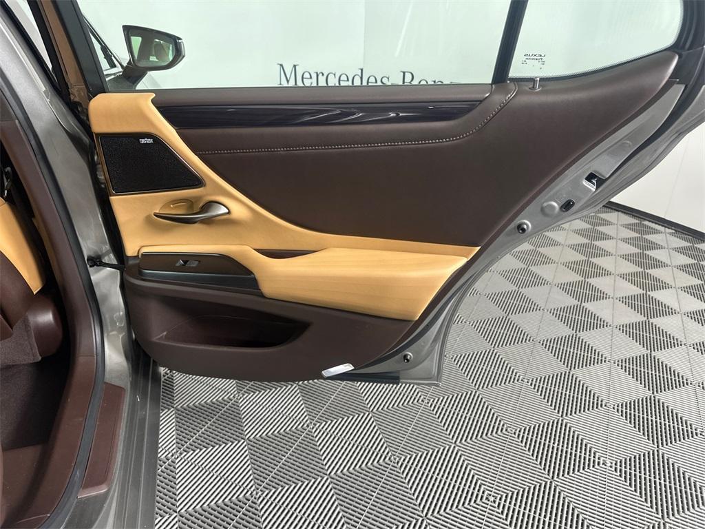 used 2020 Lexus ES 300h car, priced at $29,563