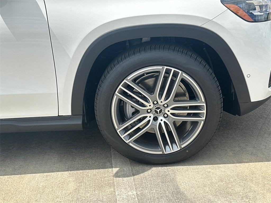 new 2025 Mercedes-Benz GLS 450 car, priced at $90,730