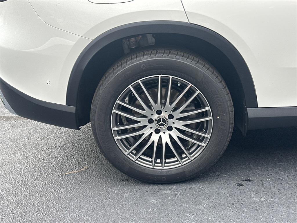 new 2025 Mercedes-Benz GLC 300 car, priced at $54,985